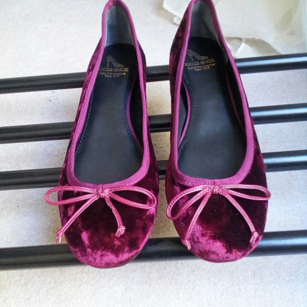 Saks Fifth Avenue 10022-SHOE Loralei Velvet Flats
